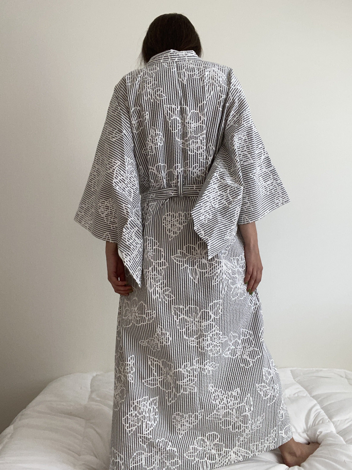 White/Slate Stripe Floral Kimono Robe